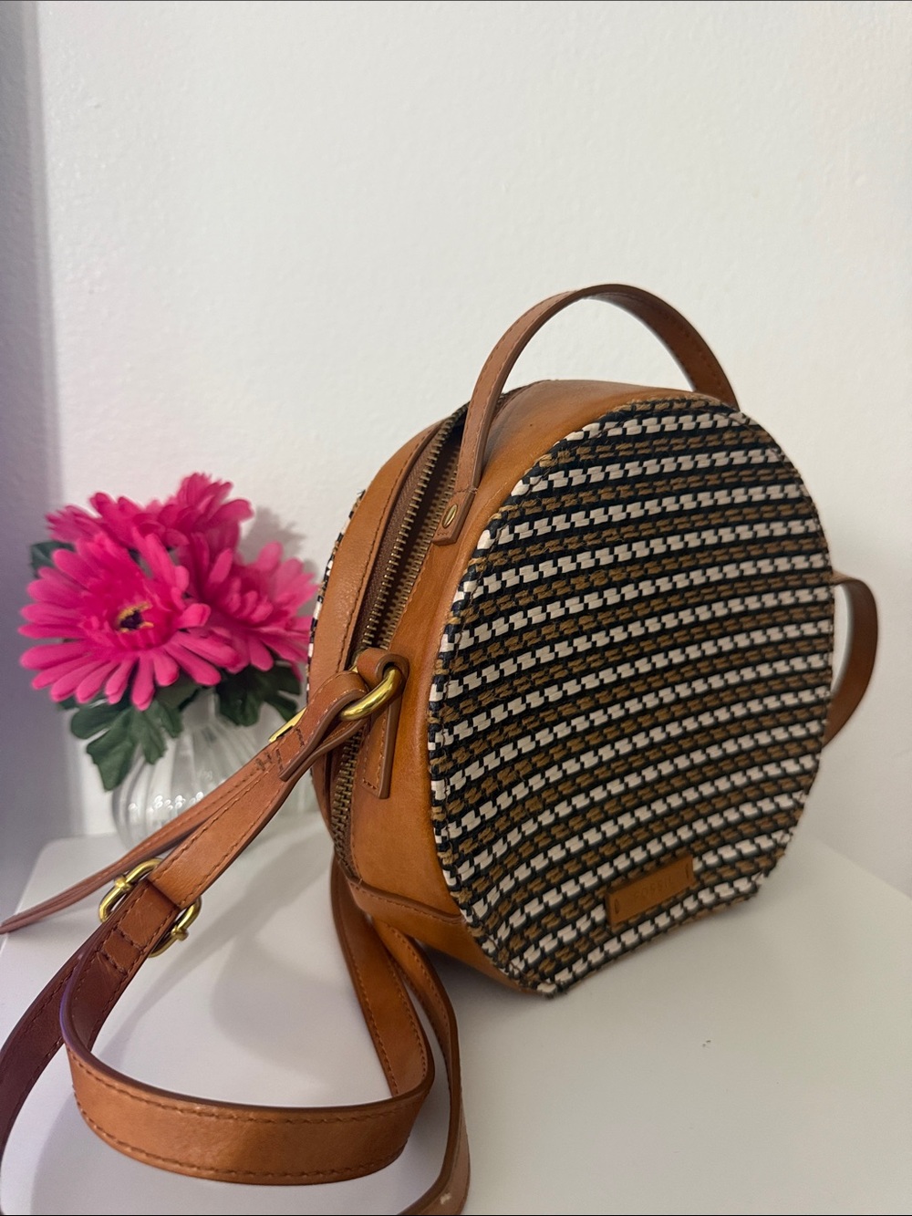 Fossil Black, White & Tan Woven Round Crossbody Bag